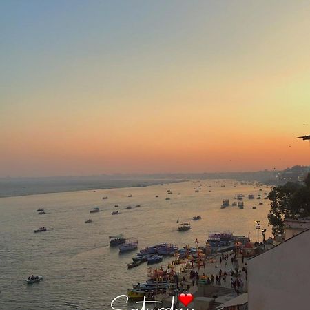 Tandon Lodge On The Ganga Ghat Homestay พาราณสี ภายนอก รูปภาพ