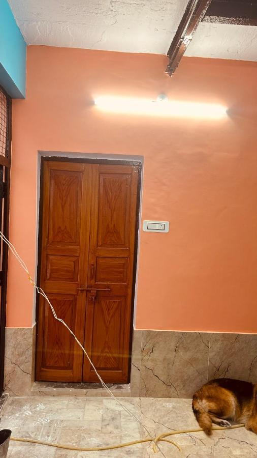 Tandon Lodge On The Ganga Ghat Homestay พาราณสี ภายนอก รูปภาพ