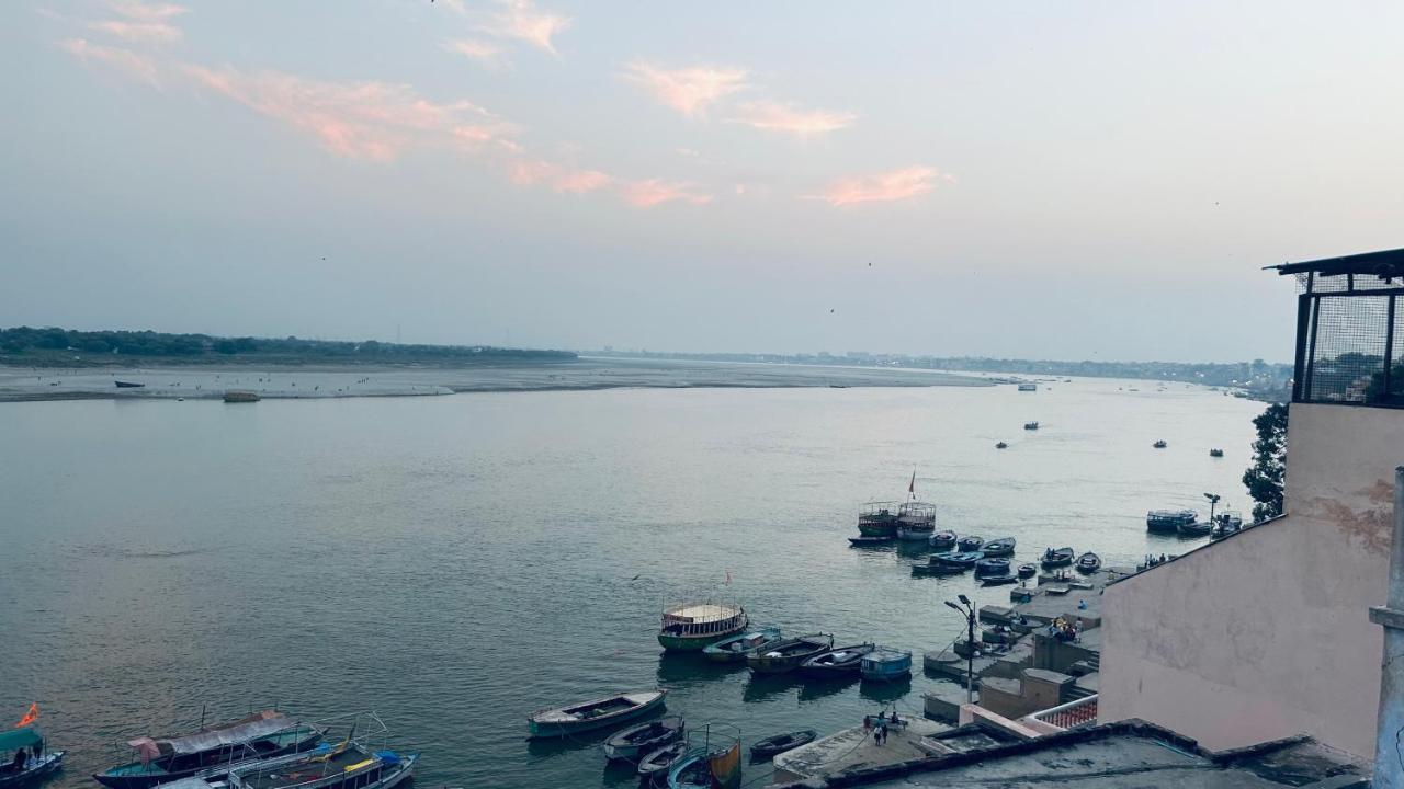 Tandon Lodge On The Ganga Ghat Homestay พาราณสี ภายนอก รูปภาพ