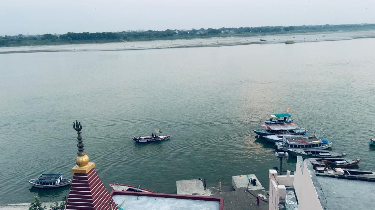 Tandon Lodge On The Ganga Ghat Homestay พาราณสี ภายนอก รูปภาพ