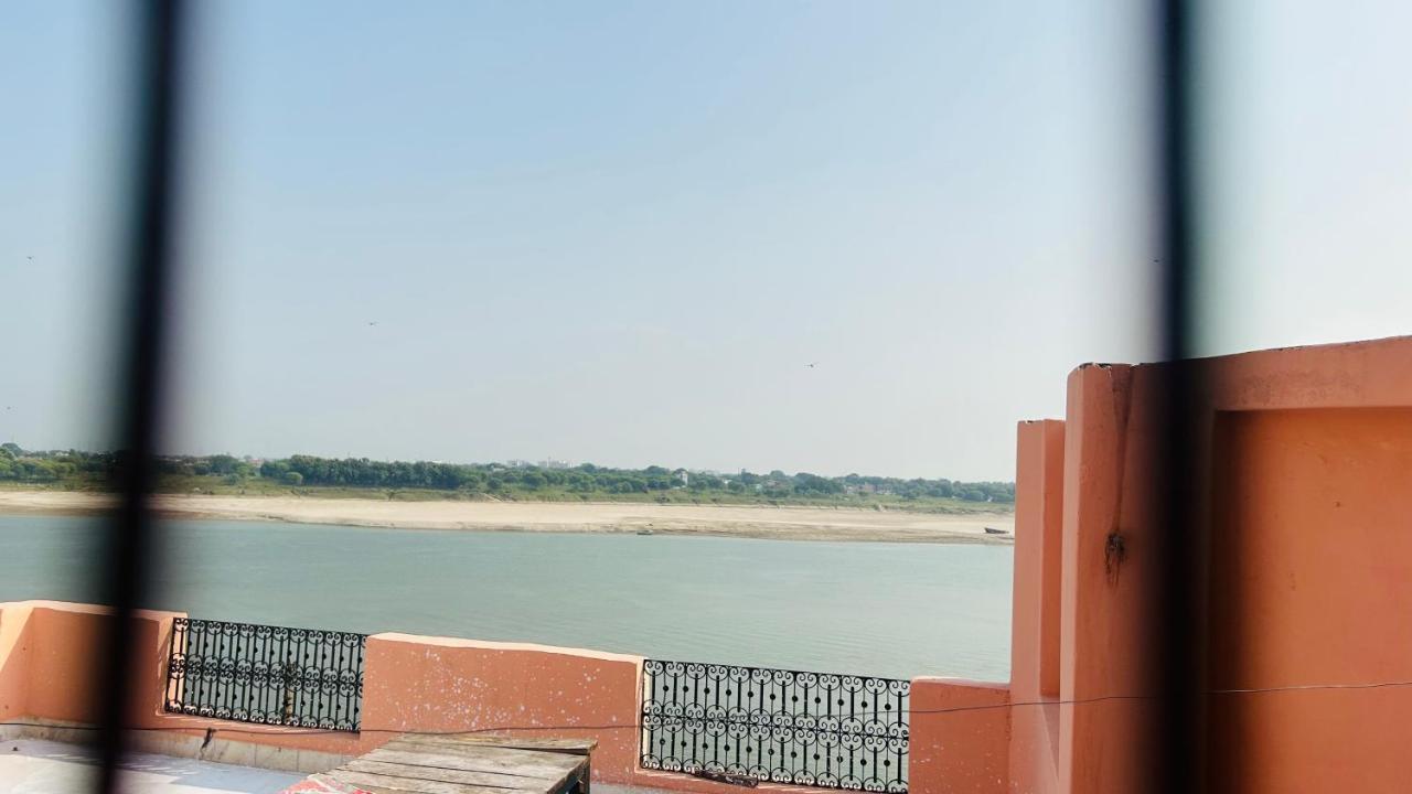 Tandon Lodge On The Ganga Ghat Homestay พาราณสี ภายนอก รูปภาพ