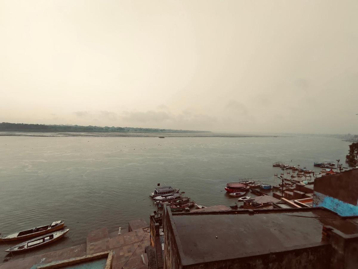 Tandon Lodge On The Ganga Ghat Homestay พาราณสี ภายนอก รูปภาพ