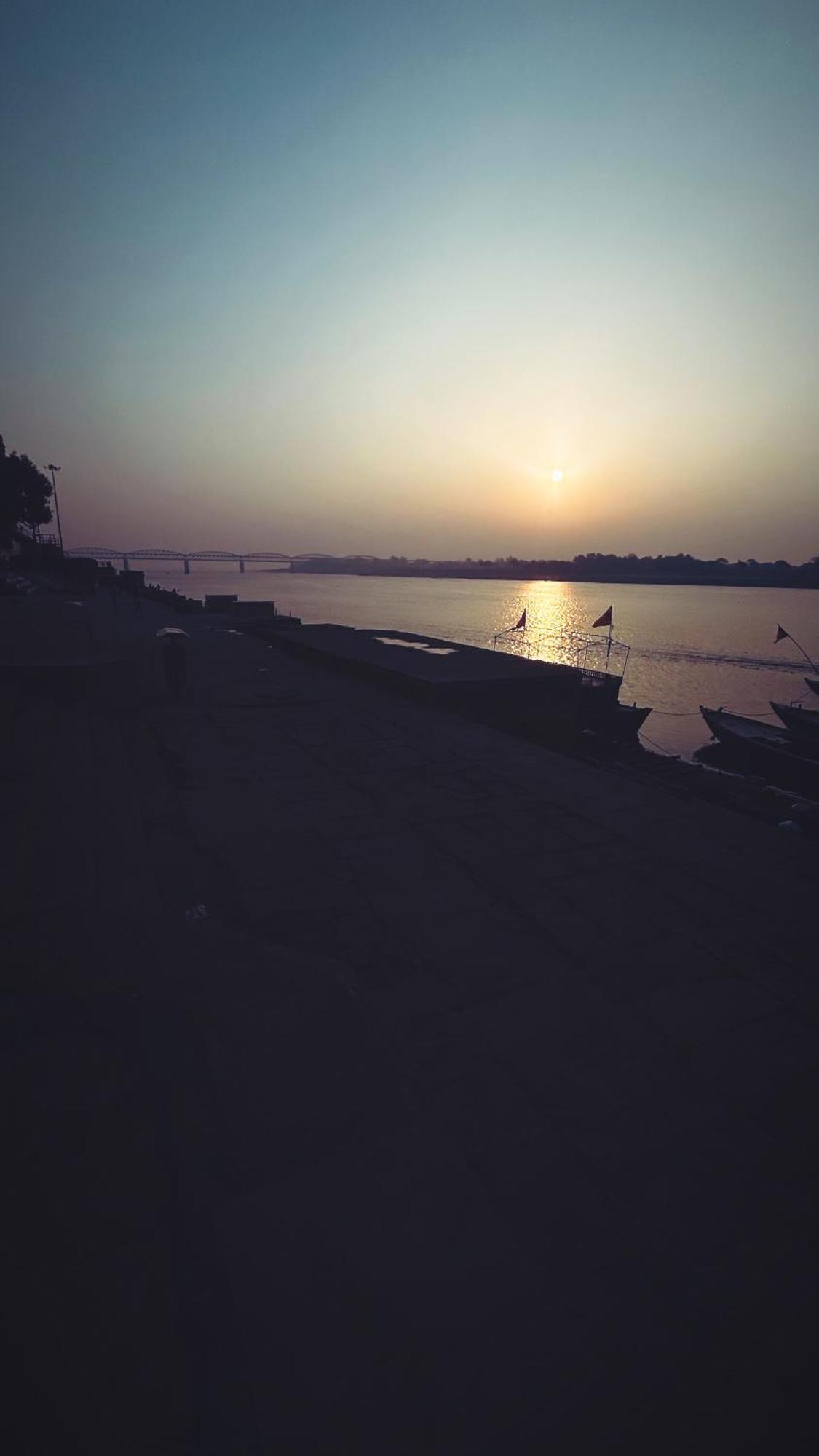 Tandon Lodge On The Ganga Ghat Homestay พาราณสี ภายนอก รูปภาพ