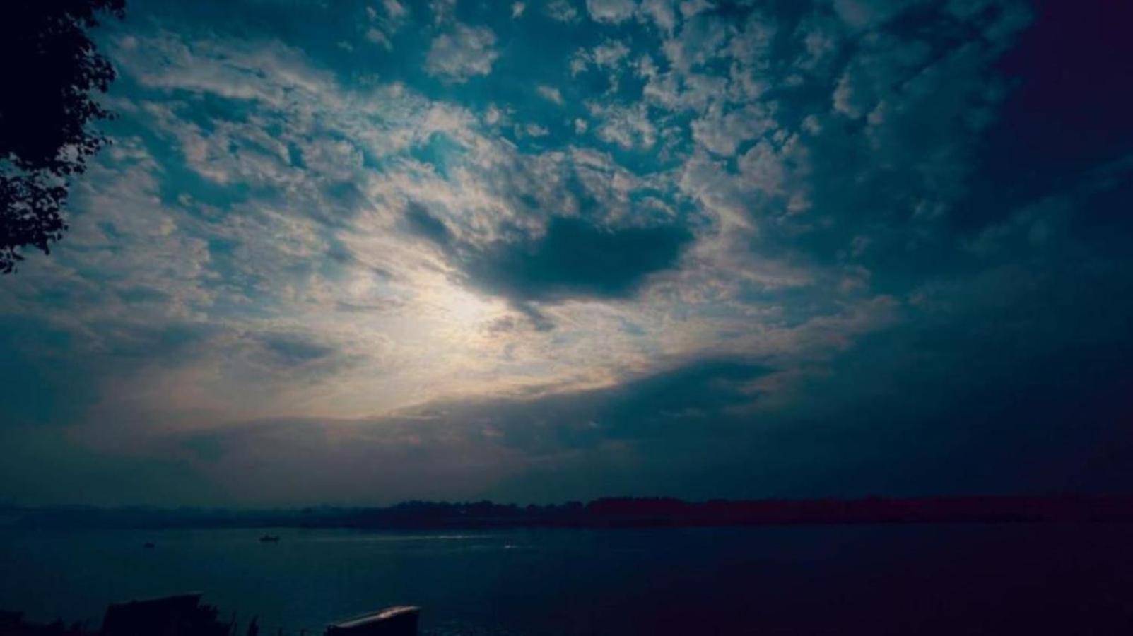 Tandon Lodge On The Ganga Ghat Homestay พาราณสี ภายนอก รูปภาพ