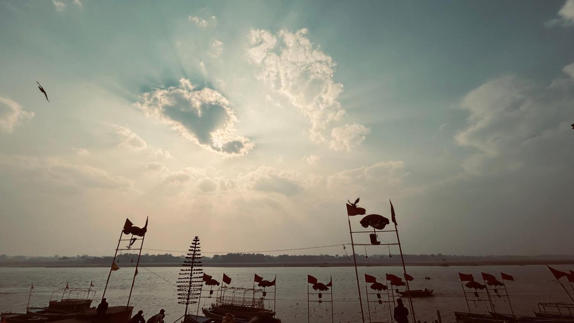 Tandon Lodge On The Ganga Ghat Homestay พาราณสี ภายนอก รูปภาพ