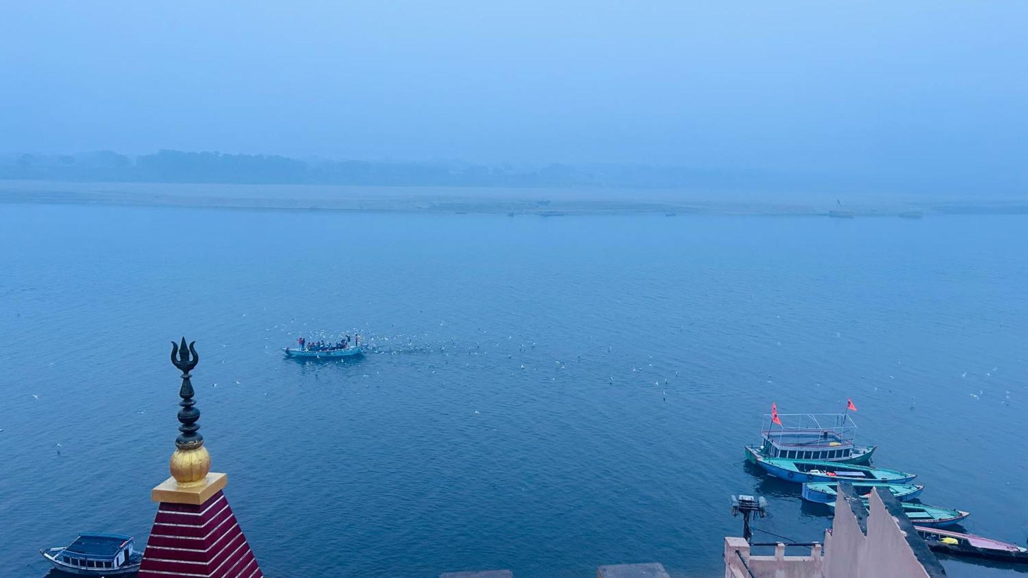 Tandon Lodge On The Ganga Ghat Homestay พาราณสี ภายนอก รูปภาพ