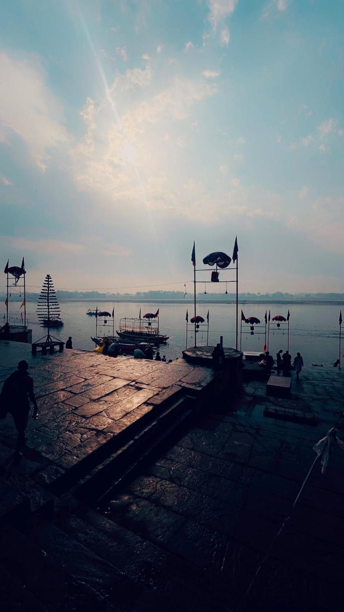 Tandon Lodge On The Ganga Ghat Homestay พาราณสี ภายนอก รูปภาพ