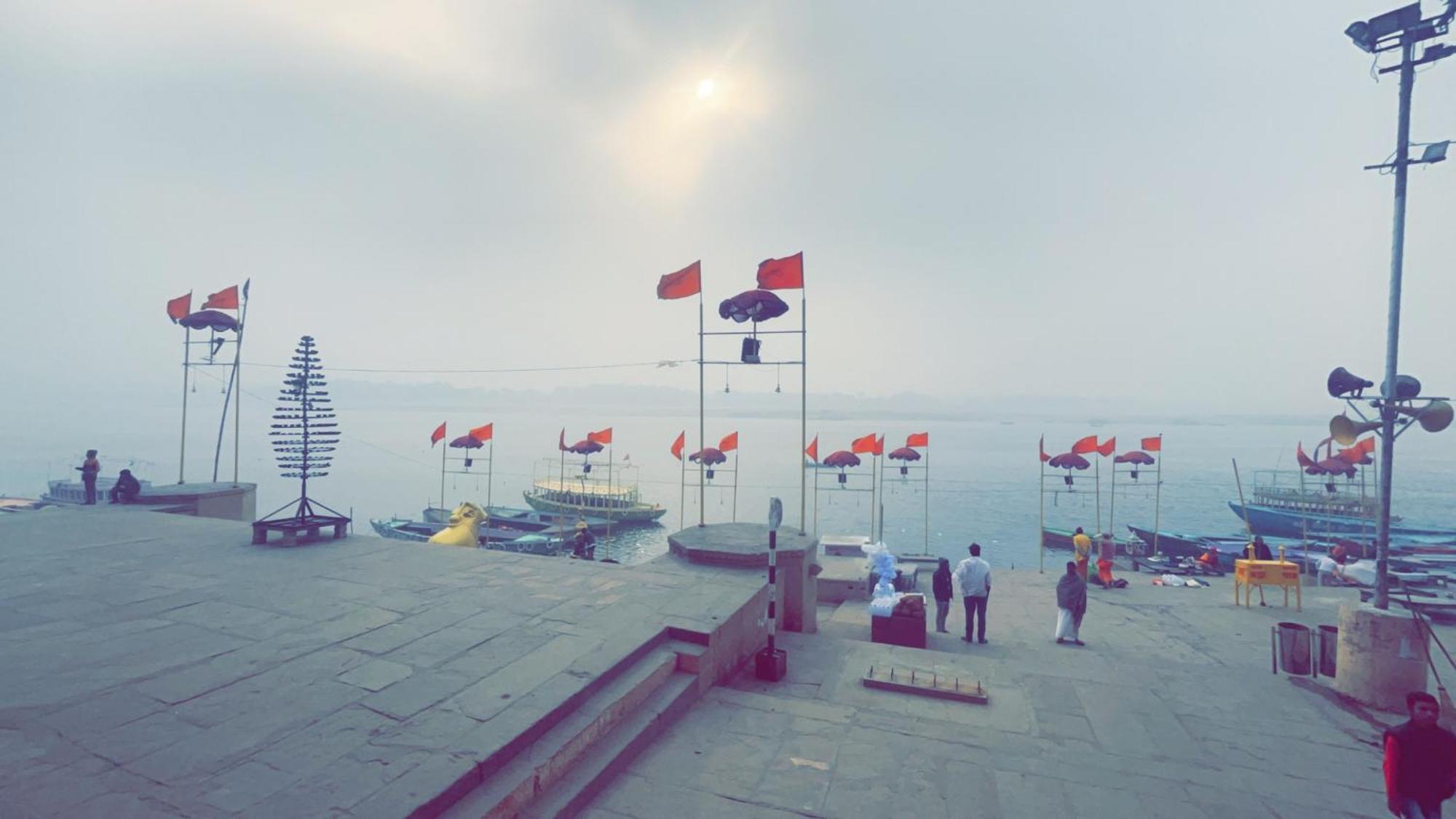 Tandon Lodge On The Ganga Ghat Homestay พาราณสี ภายนอก รูปภาพ