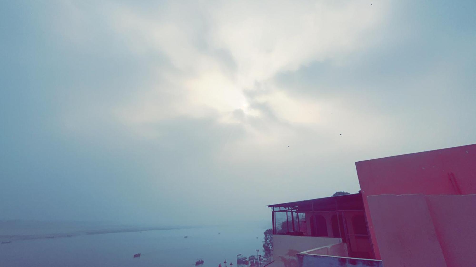 Tandon Lodge On The Ganga Ghat Homestay พาราณสี ภายนอก รูปภาพ