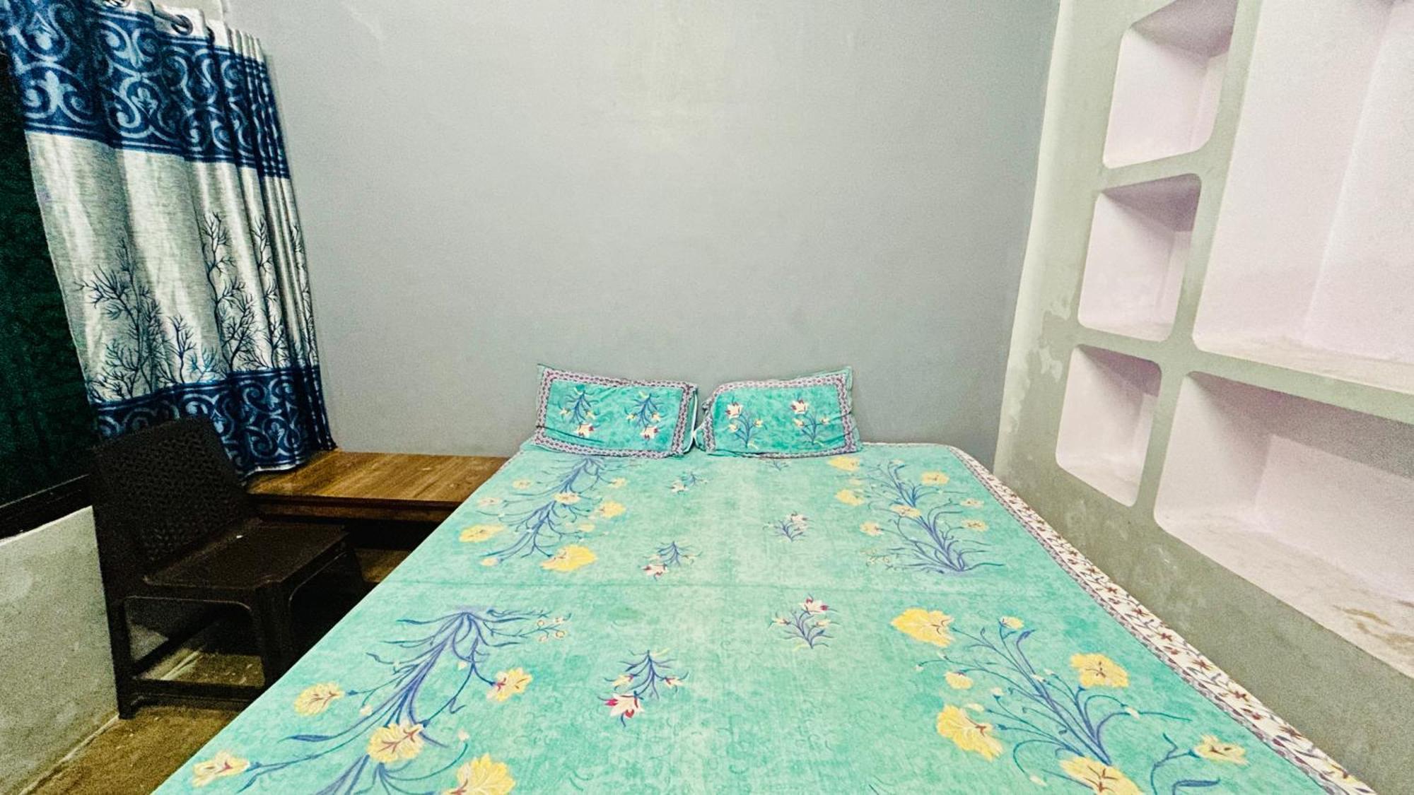 Tandon Lodge On The Ganga Ghat Homestay พาราณสี ภายนอก รูปภาพ