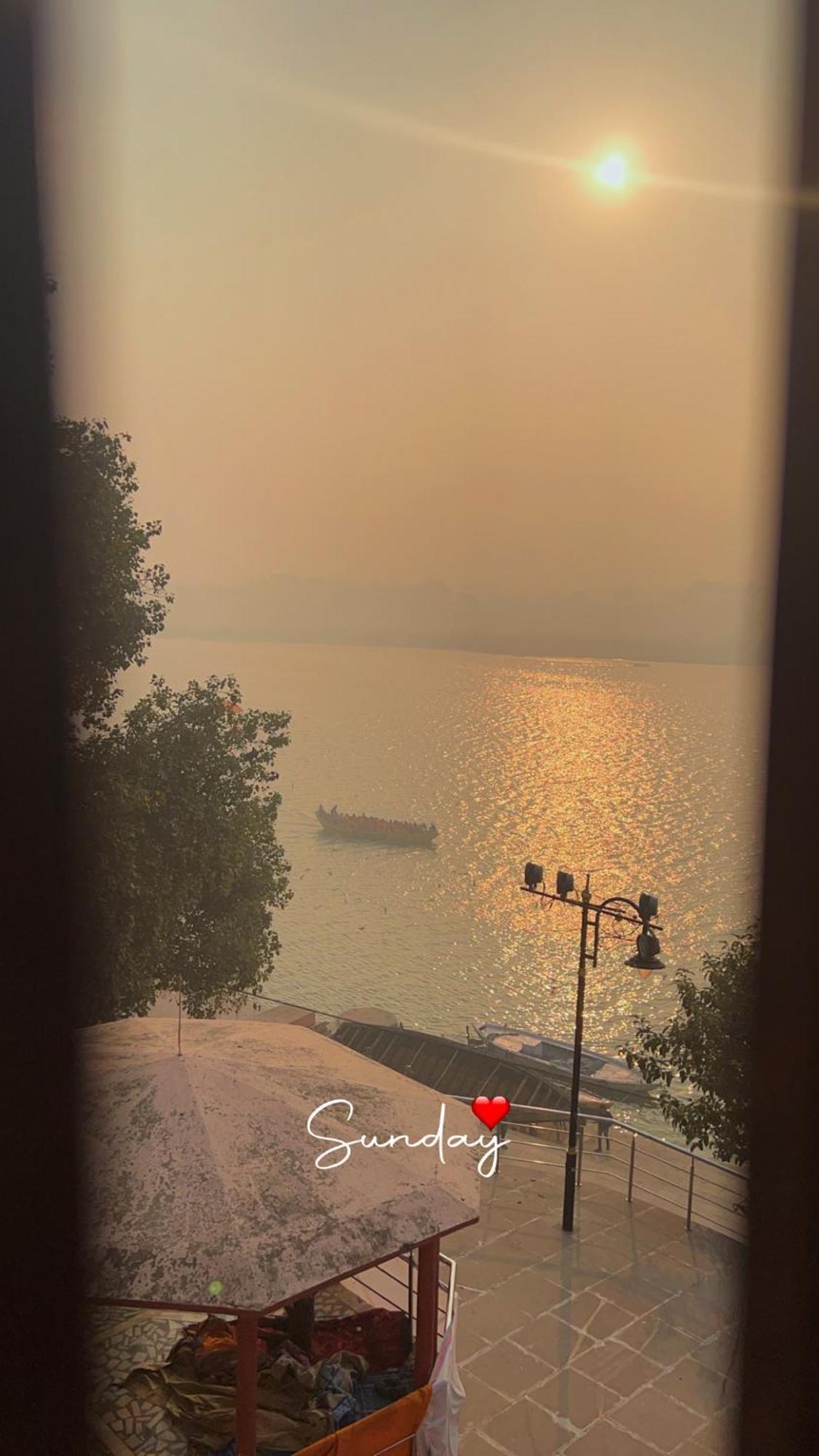 Tandon Lodge On The Ganga Ghat Homestay พาราณสี ภายนอก รูปภาพ